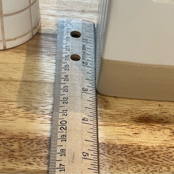 NWT Ceramic White House & 2 bells - Picture 4 of 14